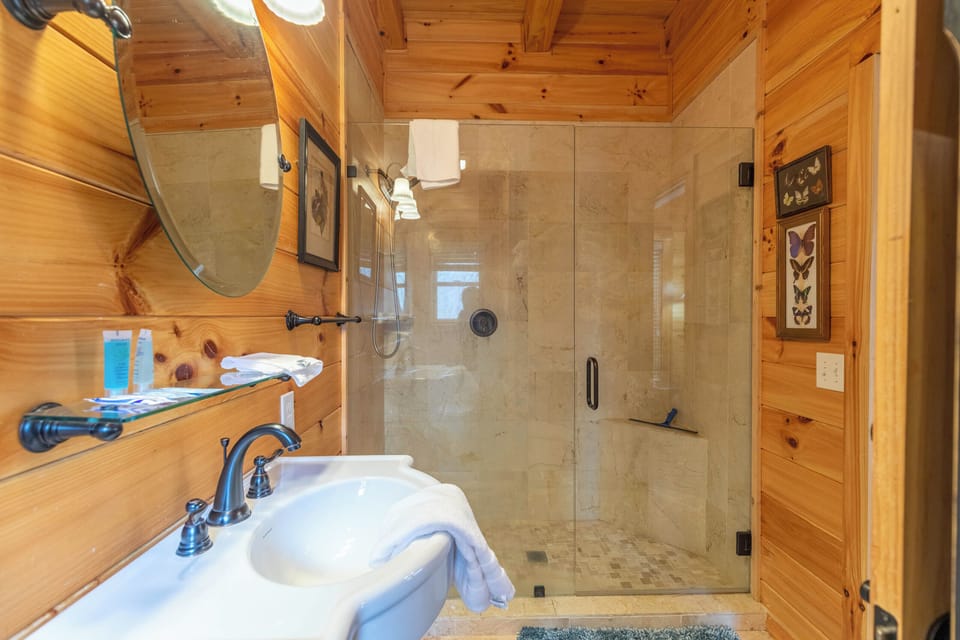 Cardinals Nest - Long Cranberry Creek, Great for Tubing, Kayaking Chalet in North Carolina
