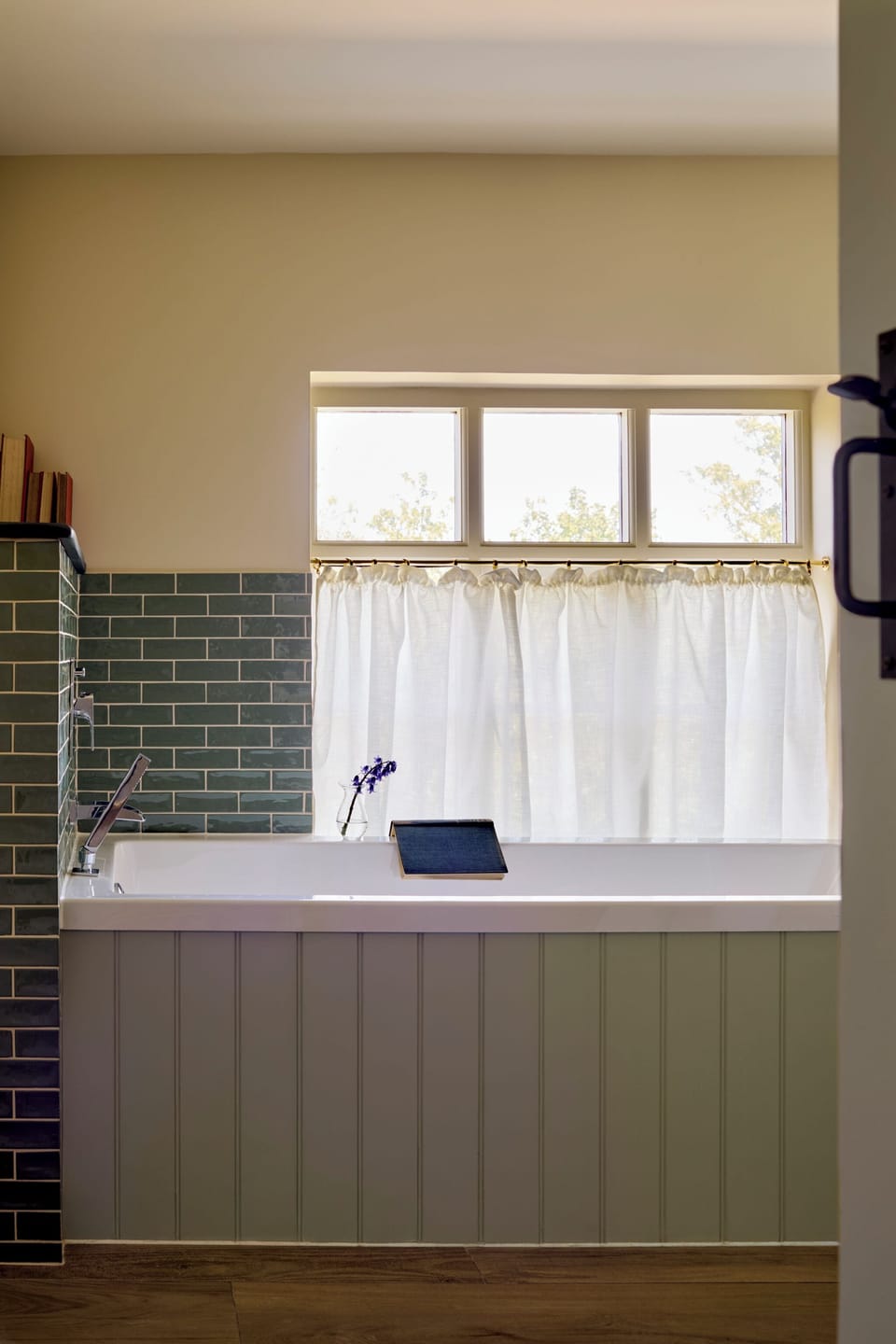 Deluxe House, Garden View | Bathroom | Separate tub and shower, free toiletries, hair dryer, towels