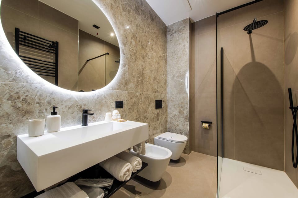 Deluxe Double Room, City View | Bathroom | Shower, hair dryer, slippers, towels