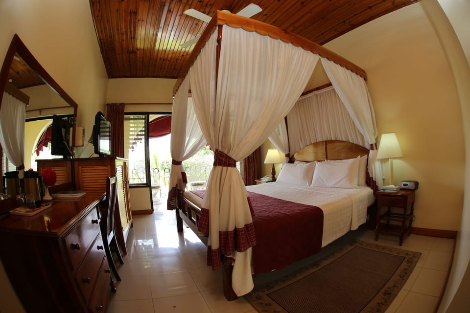 Standard Room, Sea View | Premium bedding, in-room safe, desk, laptop workspace