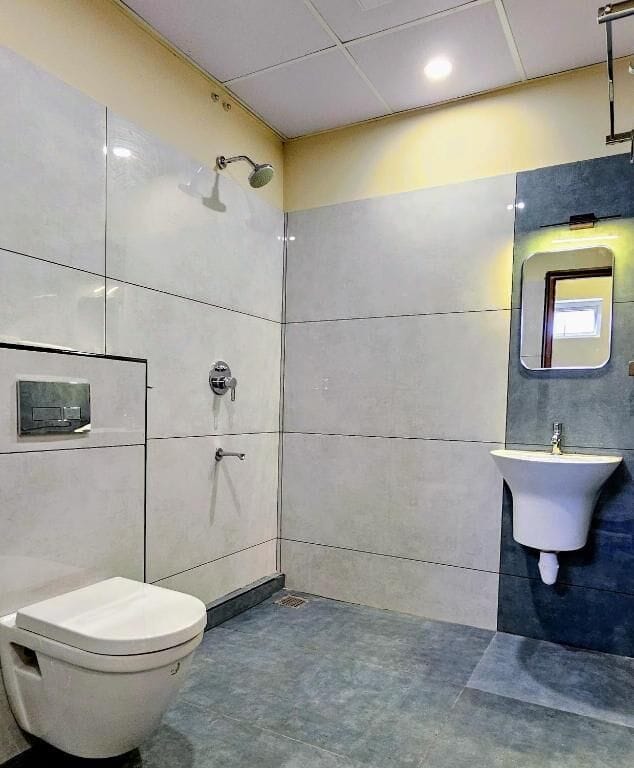 Shower, free toiletries, hair dryer, bathrobes