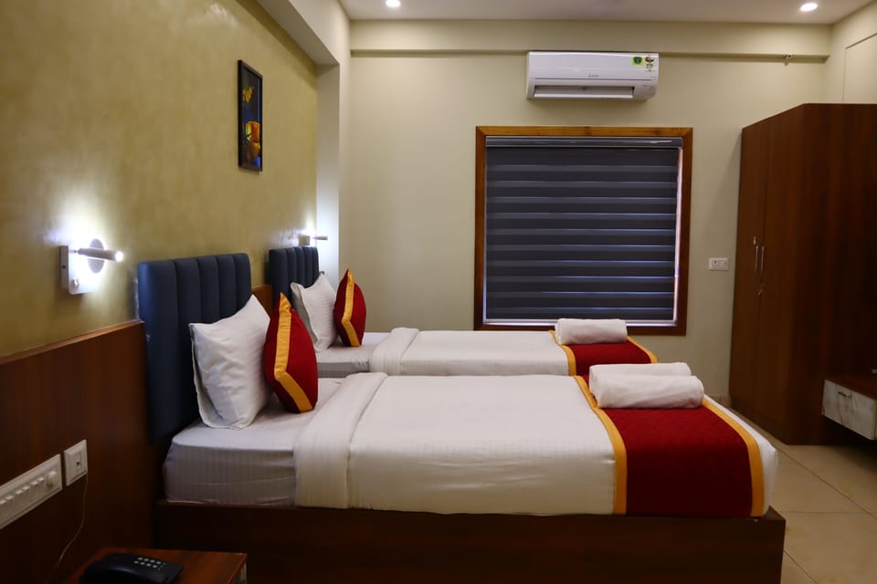 Deluxe Double Room, Balcony, Hill View | Egyptian cotton sheets, premium bedding, down comforters