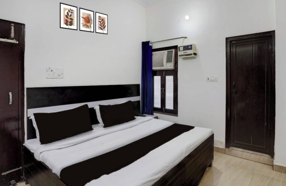 Deluxe Room | Rollaway beds, free WiFi, bed sheets