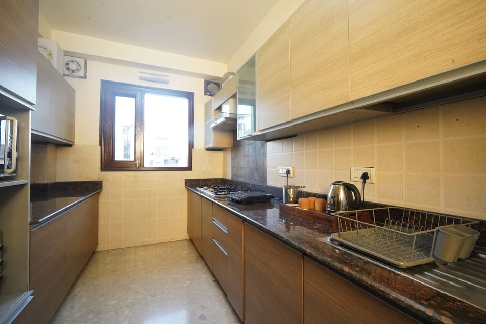 Apartment | Private kitchen | Full-size fridge, coffee/tea maker