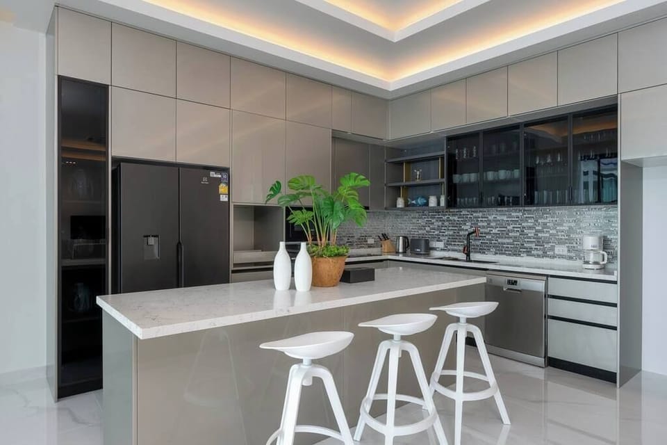 Luxury Villa, Pool View | Private kitchen | Electric kettle, toaster