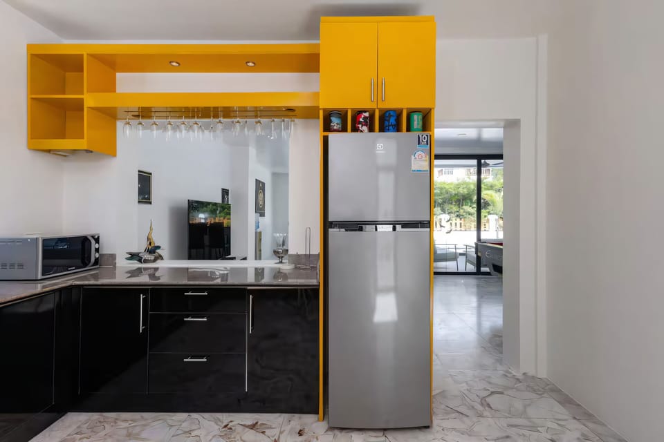 Family Villa, Pool View | Private kitchen