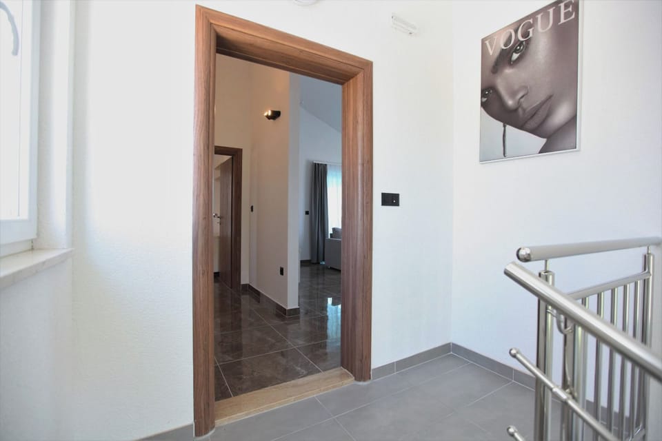 Deluxe Apartment, 3 Bedrooms, Air conditioning, Sea View | Interior