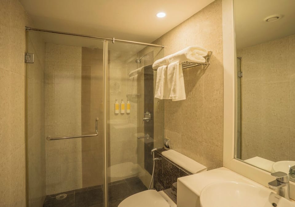 Deluxe Room | Desk, laptop workspace, iron/ironing board, free WiFi