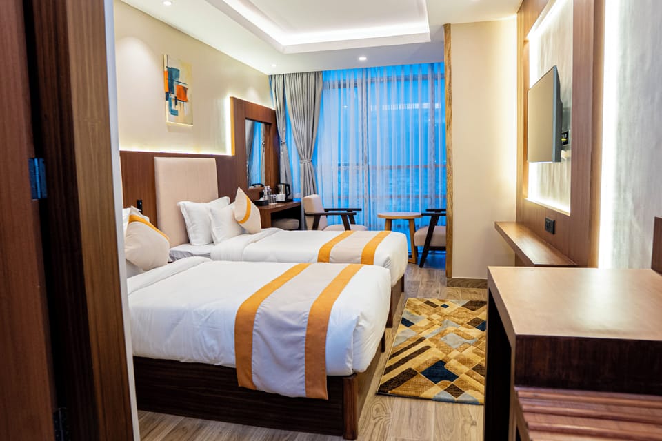 Deluxe Twin Room | In-room safe, desk, laptop workspace, soundproofing