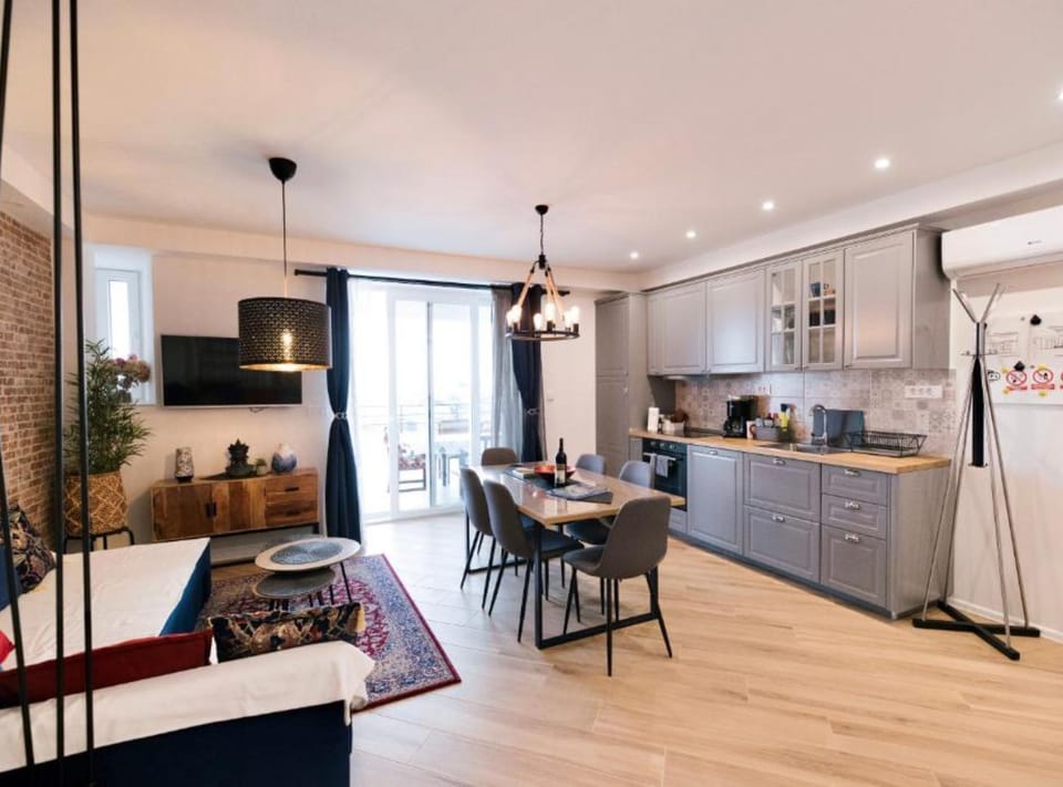 Apartment (Three Bedroom Apartment with Balcony) | Living room