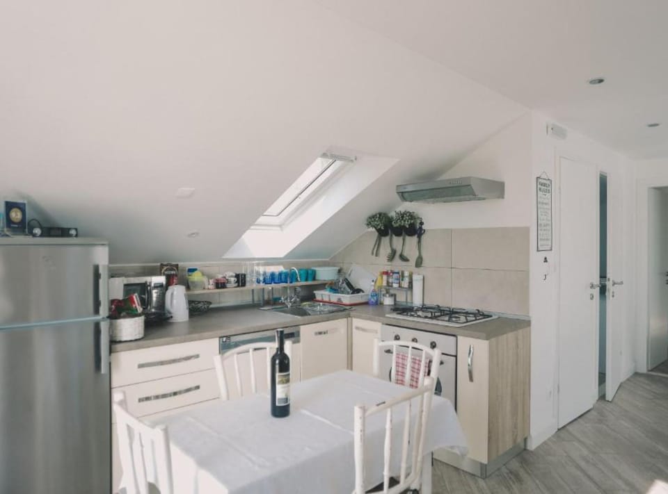 Apartment (Two Bedroom Apartment with Sea View a) | Private kitchen | Fridge, toaster