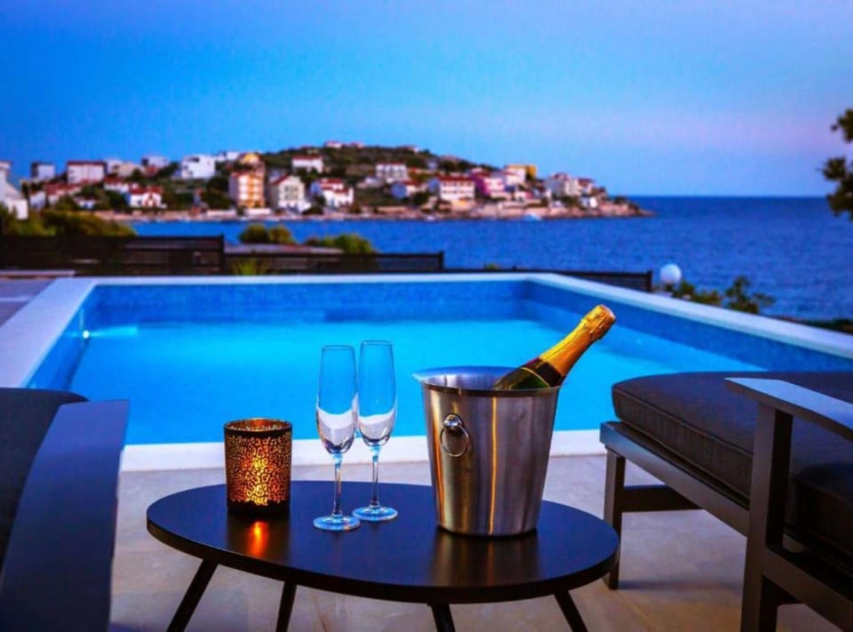 House (Villa Dolce Vita Sevid) | Outdoor pool | Outdoor pool, pool umbrellas, sun loungers