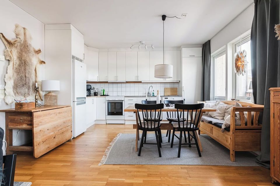 Apartment, 2 Bedrooms, Non Smoking, Lake View | Private kitchen | Highchair