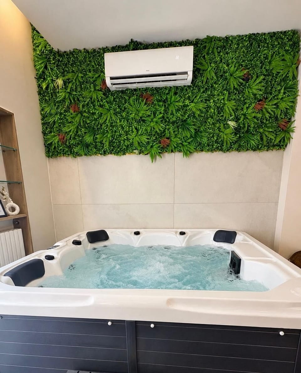Indoor spa tub