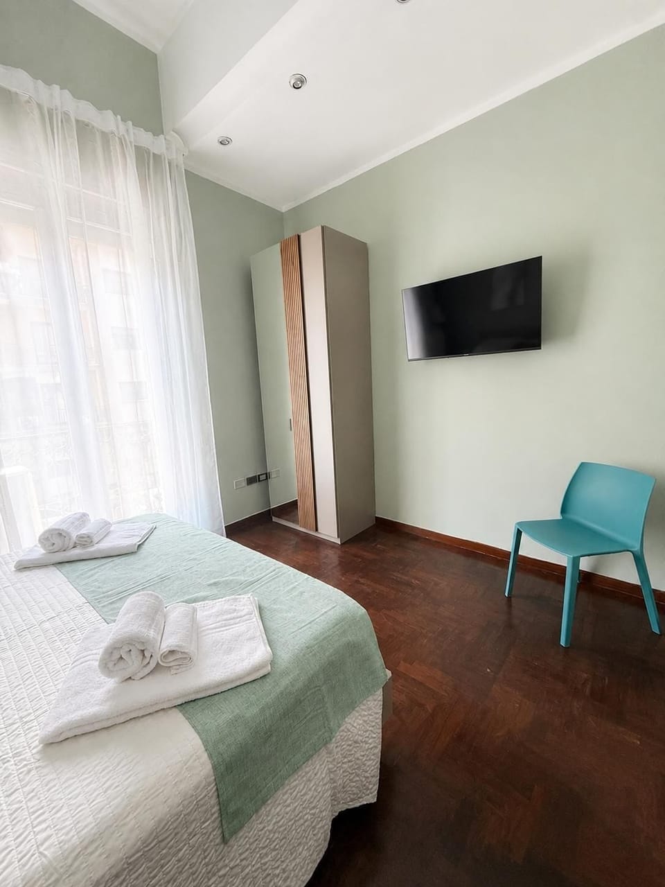 Comfort Apartment, Hot Tub, City View | Minibar (free items), desk, laptop workspace, WiFi (free)