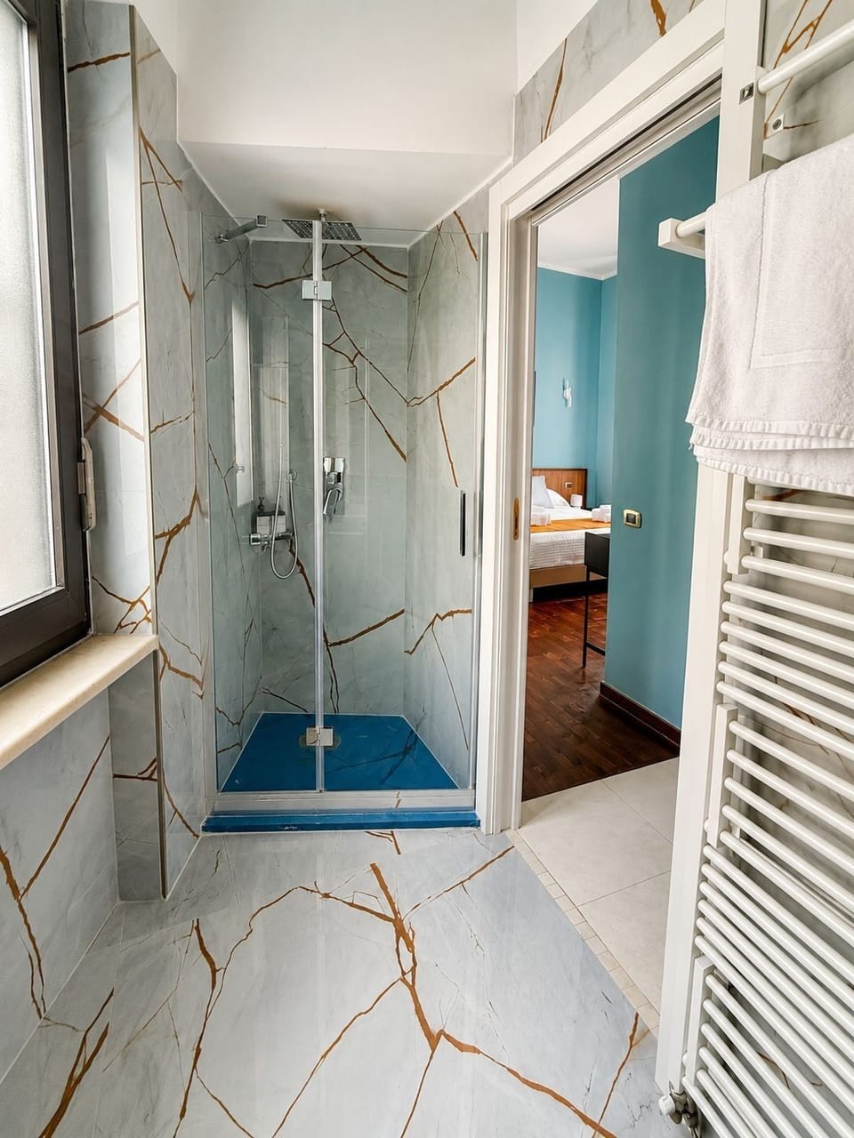Comfort Apartment, Hot Tub, City View | Bathroom | Separate tub and shower, jetted tub, rainfall showerhead, hair dryer