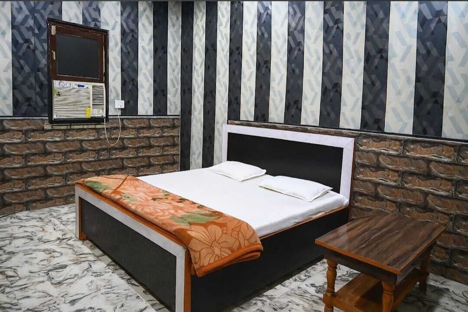 Deluxe Room | Rollaway beds, free WiFi, bed sheets