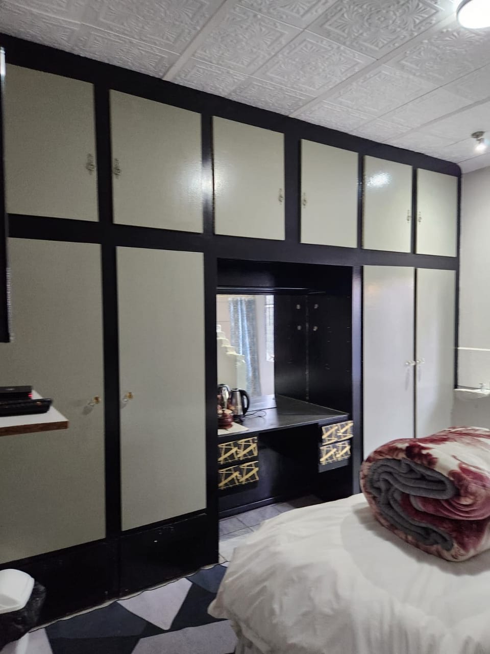 Deluxe Room, Balcony, Garden View | Interior