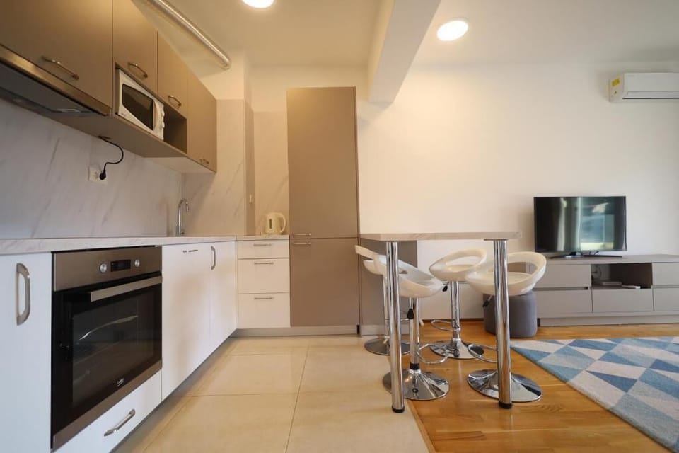 Comfort Apartment, Sea View | Private kitchen | Electric kettle