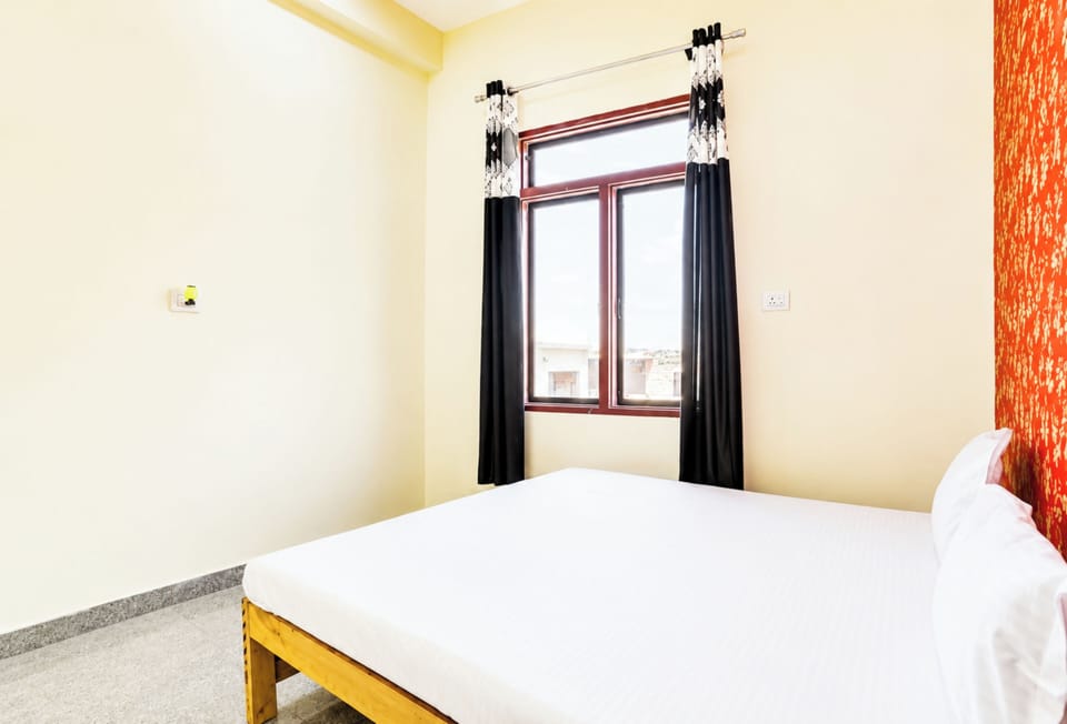 Hypo-allergenic bedding, desk, soundproofing, free WiFi