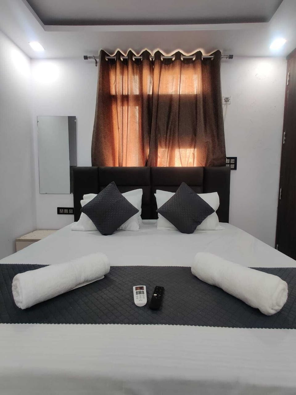 Double or Twin Room | Desk, free WiFi