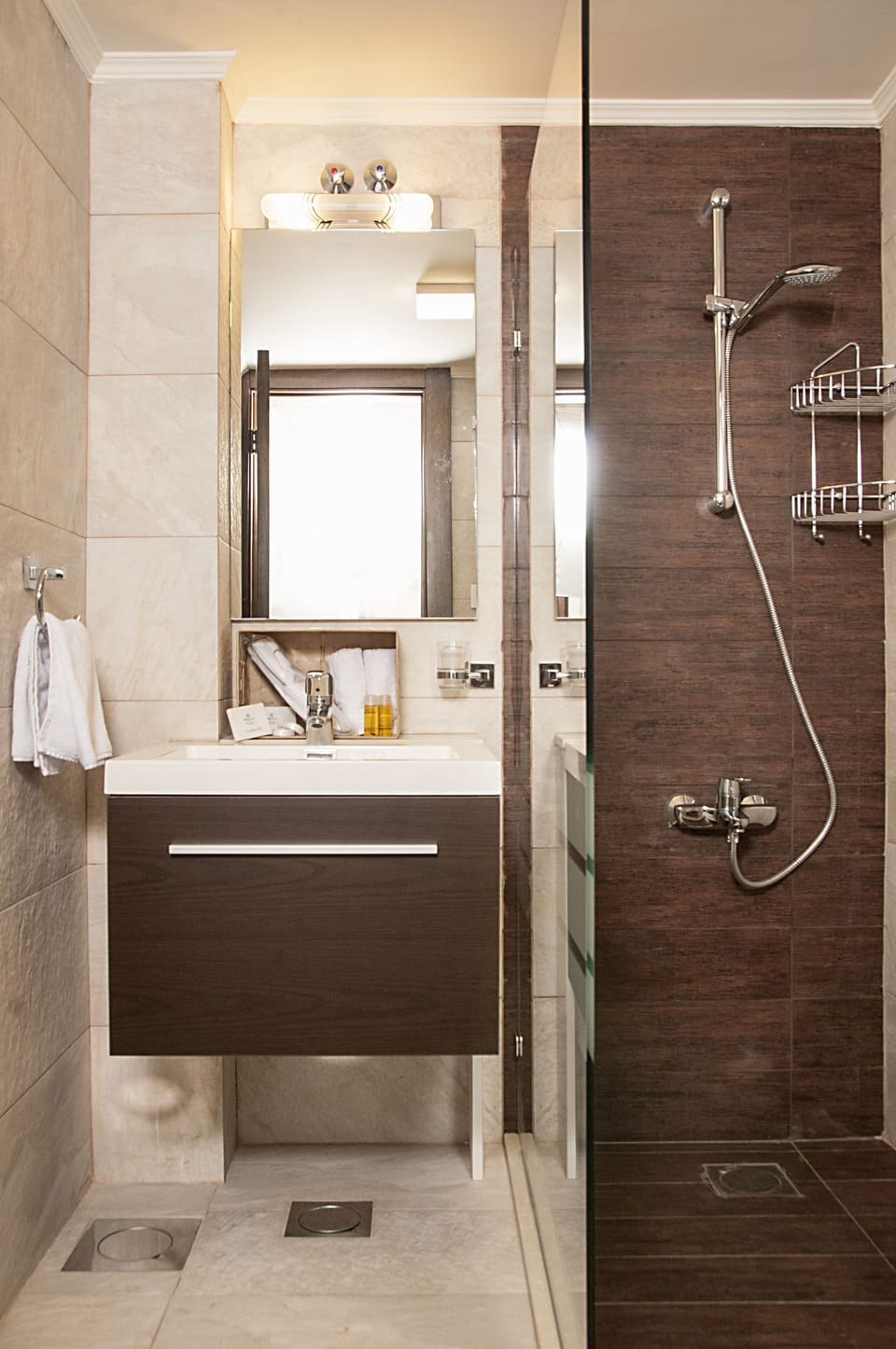 Premium Double Room, 1 Double Bed, Balcony | Bathroom | Free toiletries, towels