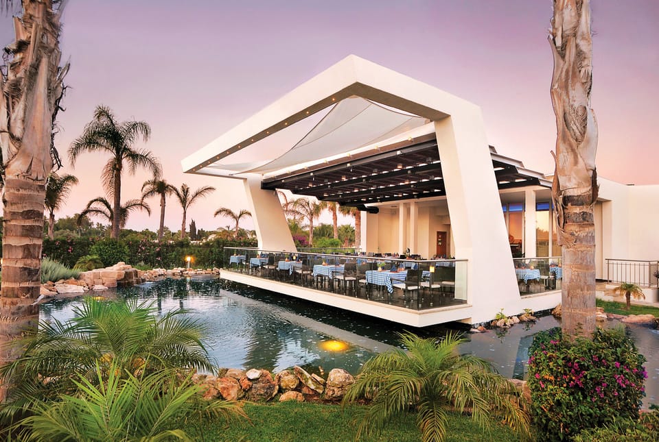 8 restaurants, dinner served