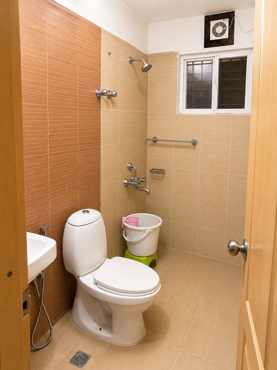 Apartment, 2 Bedrooms, Accessible, Smoking | Bathroom