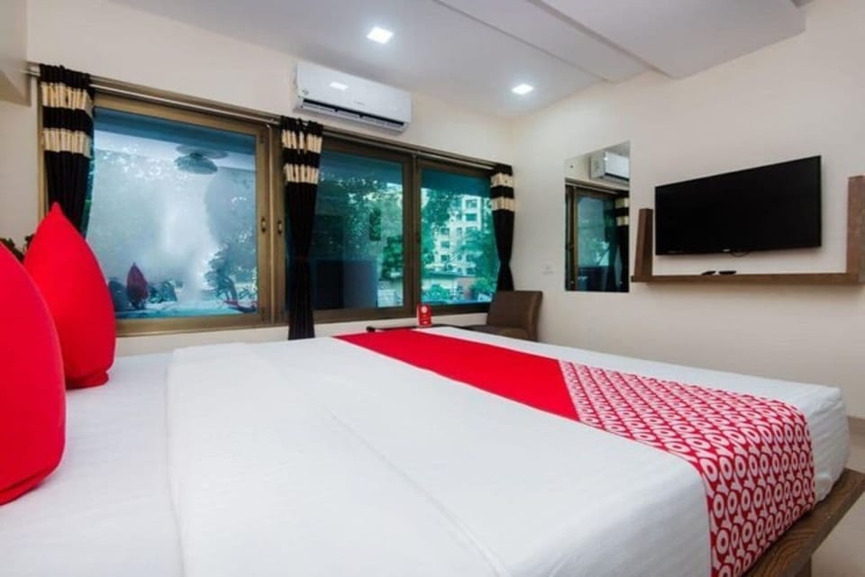 Deluxe Room, City View | Bed sheets