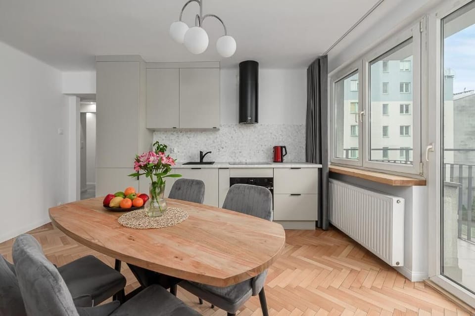Classic Apartment, Balcony, City View | Dining