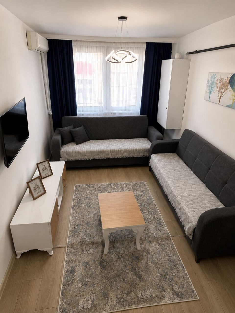 Classic Condo, Partial Sea View | Living area