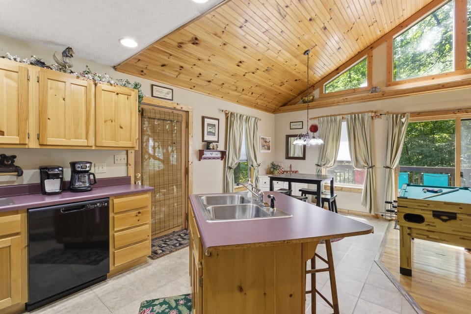 Cabin, 1 Bedroom | Game room