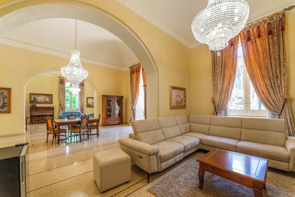 Luxury Villa, 6 Bedrooms, Microwave (Villa Ciardo Luxury And Pool) | Living area
