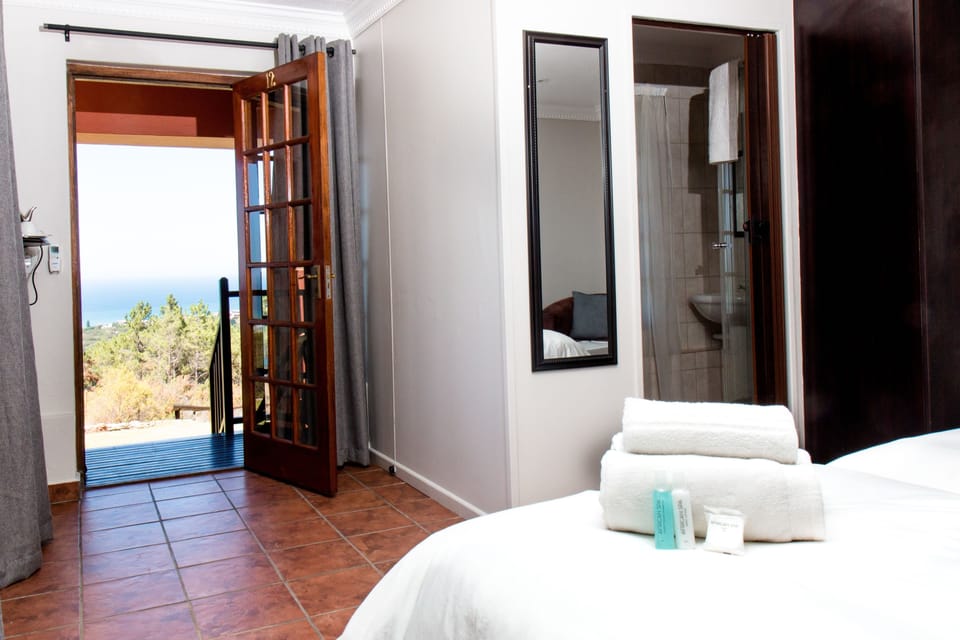 Twin Garden Entrance Lodge Room | Premium bedding, in-room safe, individually decorated