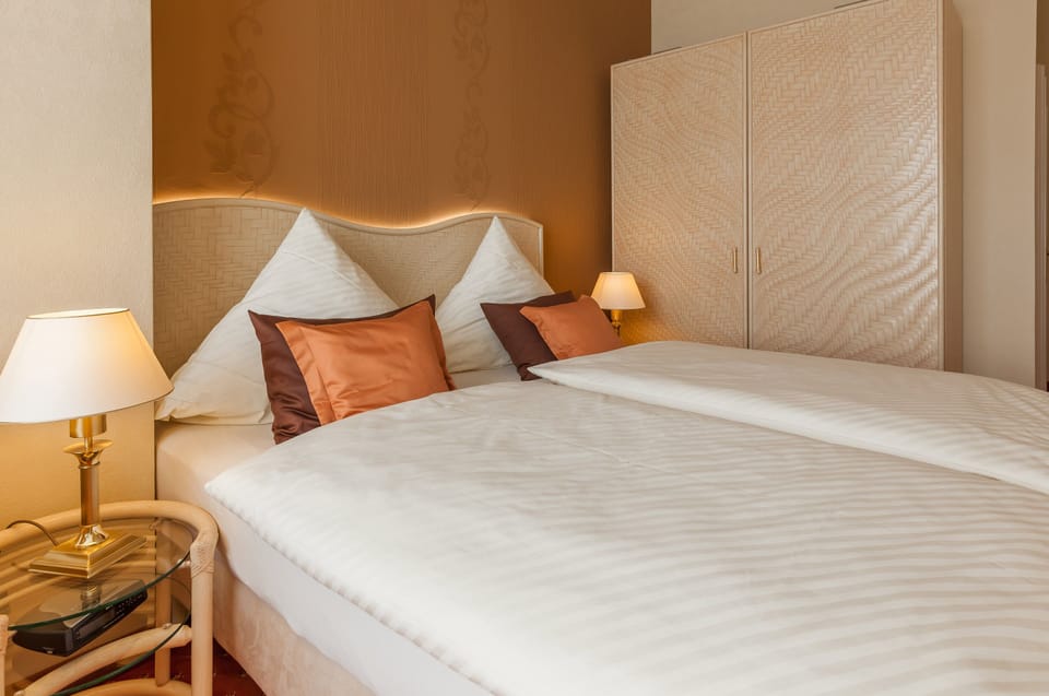 Classic Double Room (elevator up to 2nd floor only) | Minibar, in-room safe, desk, iron/ironing board