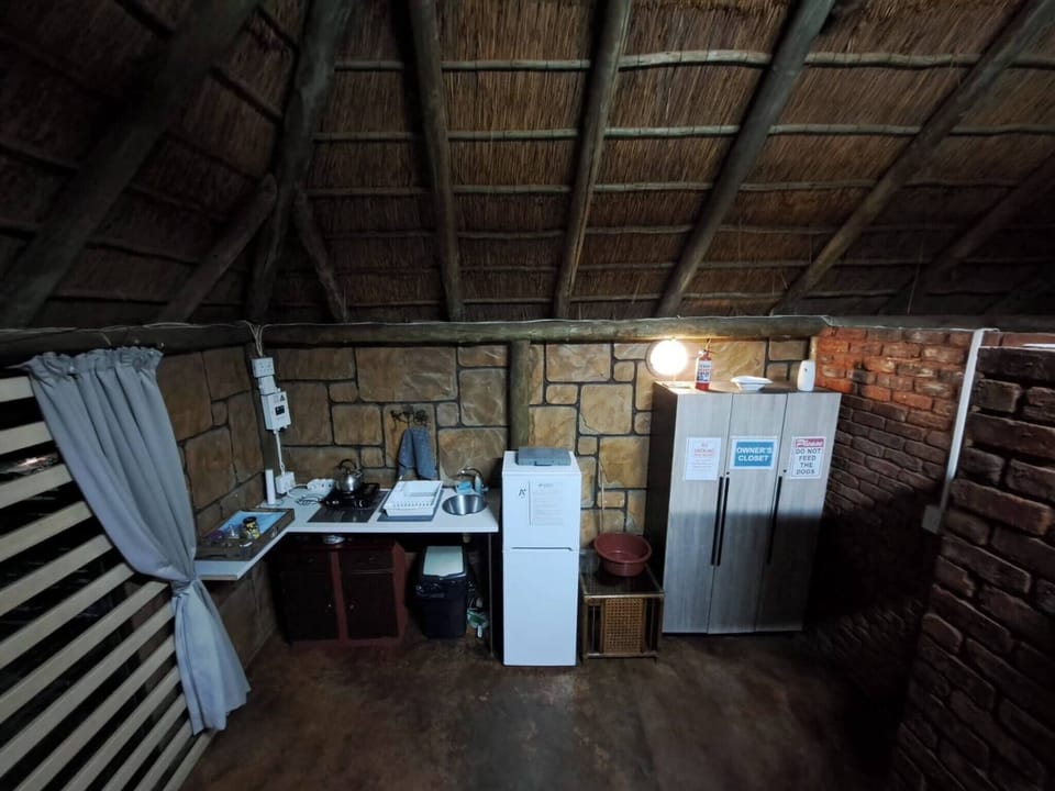 Bungalow, 2 Bedrooms, Mountain View | Private kitchen
