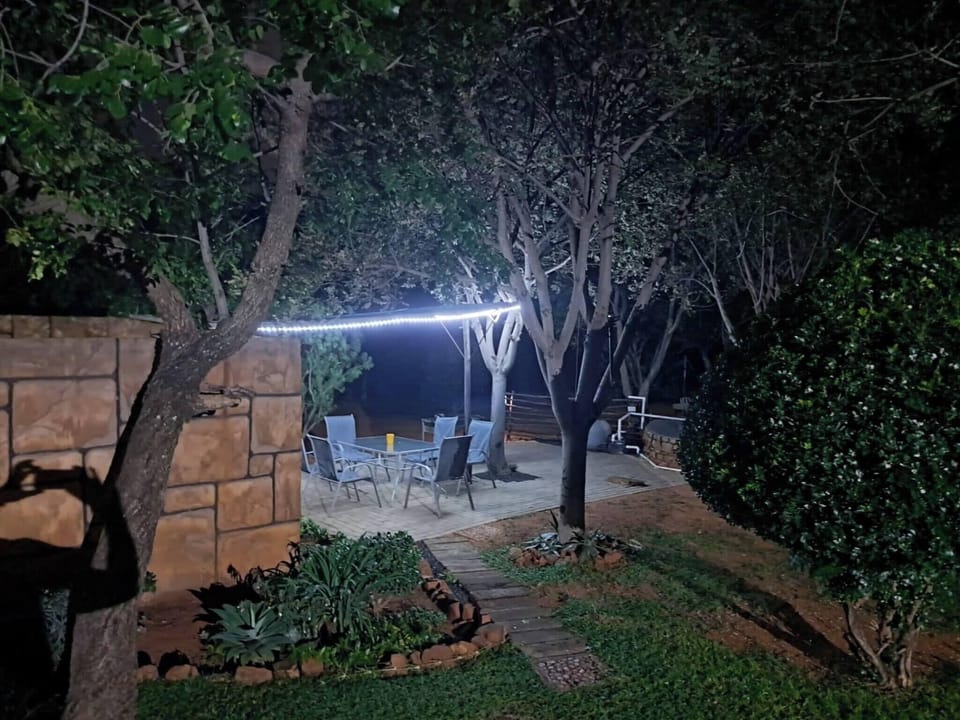 Bungalow, 2 Bedrooms, Mountain View | Outdoor dining