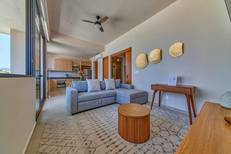 Comfort Condo, 1 King Bed with Sofa bed, Balcony, Beach View | Living area