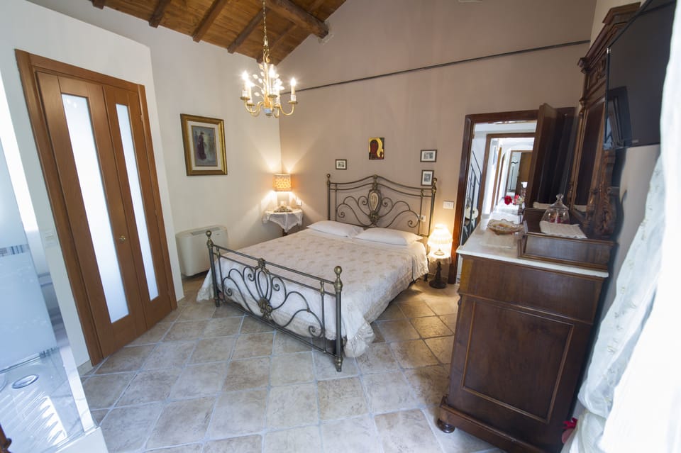 Romantic Double Room, Hill View (Dei Cuori) | Premium bedding, iron/ironing board, free WiFi, bed sheets