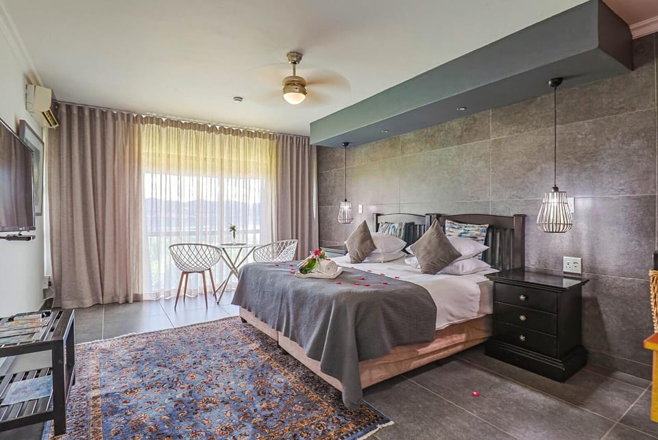 Luxury Room 10 | Free WiFi, bed sheets