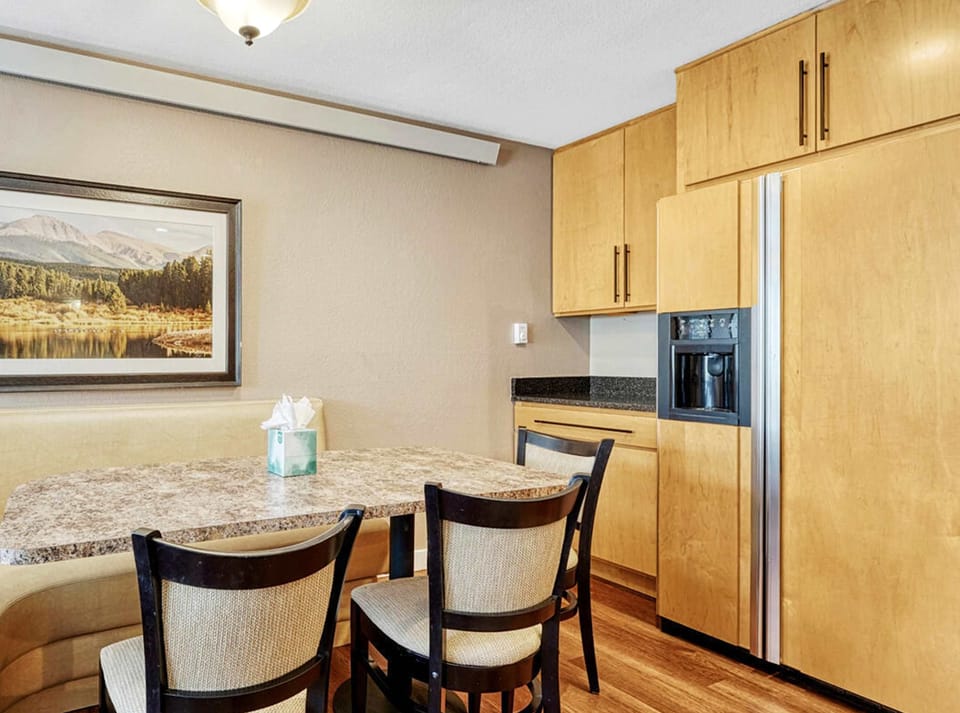 Condo, Multiple Beds, Balcony, Mountain View (Crestview Place 303) | Dining