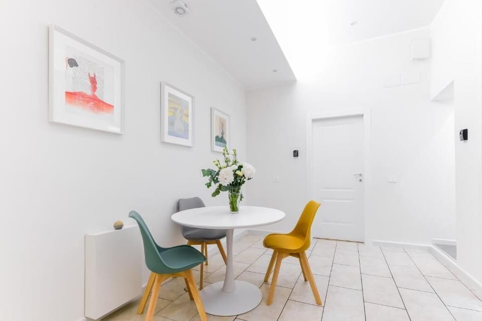 Superior Double Room, Balcony, City View | Dining