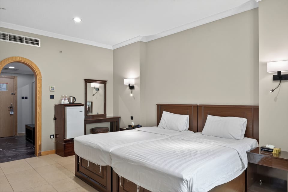 Studio, Mountain View | Desk, blackout drapes, iron/ironing board, free WiFi