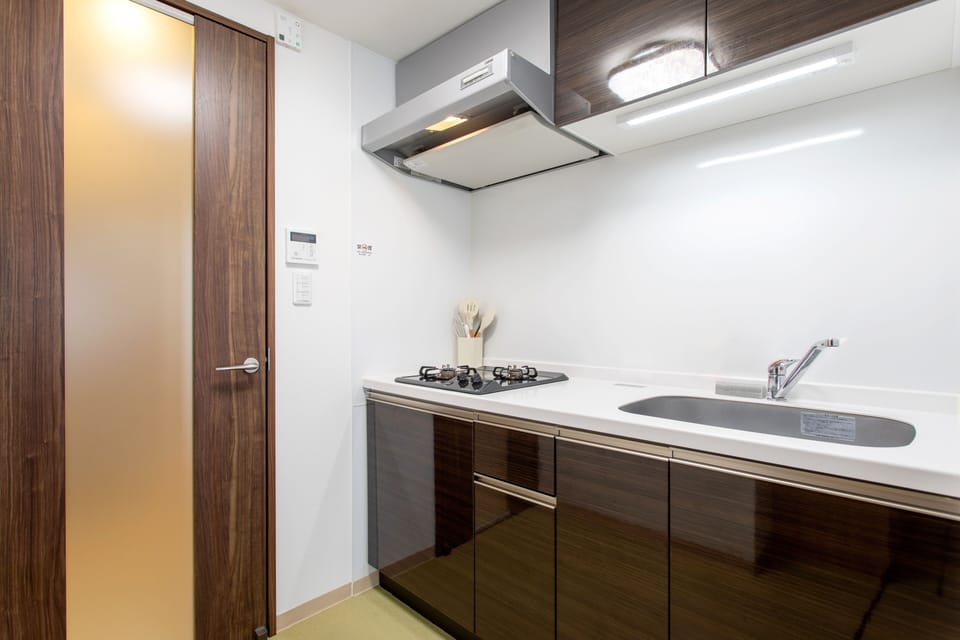 Apartment, 2 Double Beds, Non Smoking, Balcony | Private kitchen | Mini-fridge, microwave, stovetop, cookware/dishes/utensils
