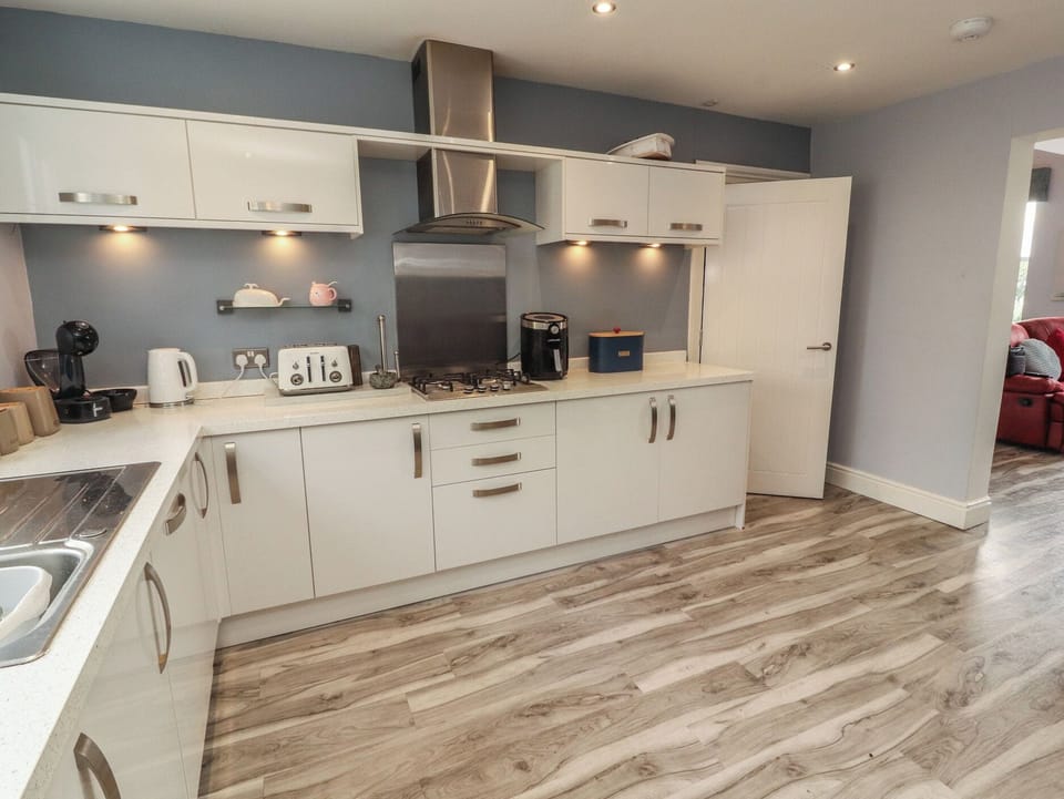 Cottage | Private kitchen | Cookware/dishes/utensils