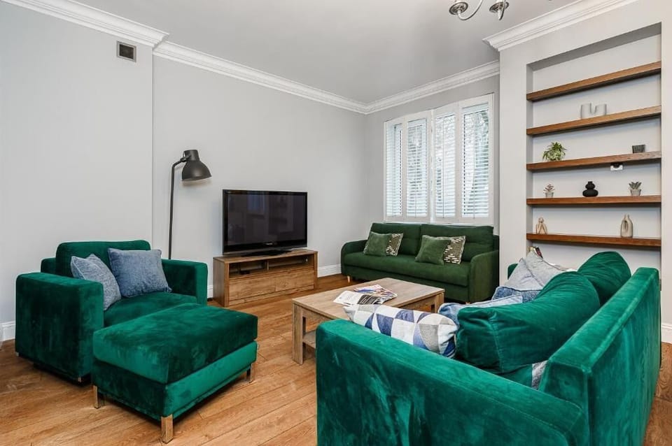 Family Apartment | Living area | Flat-screen TV