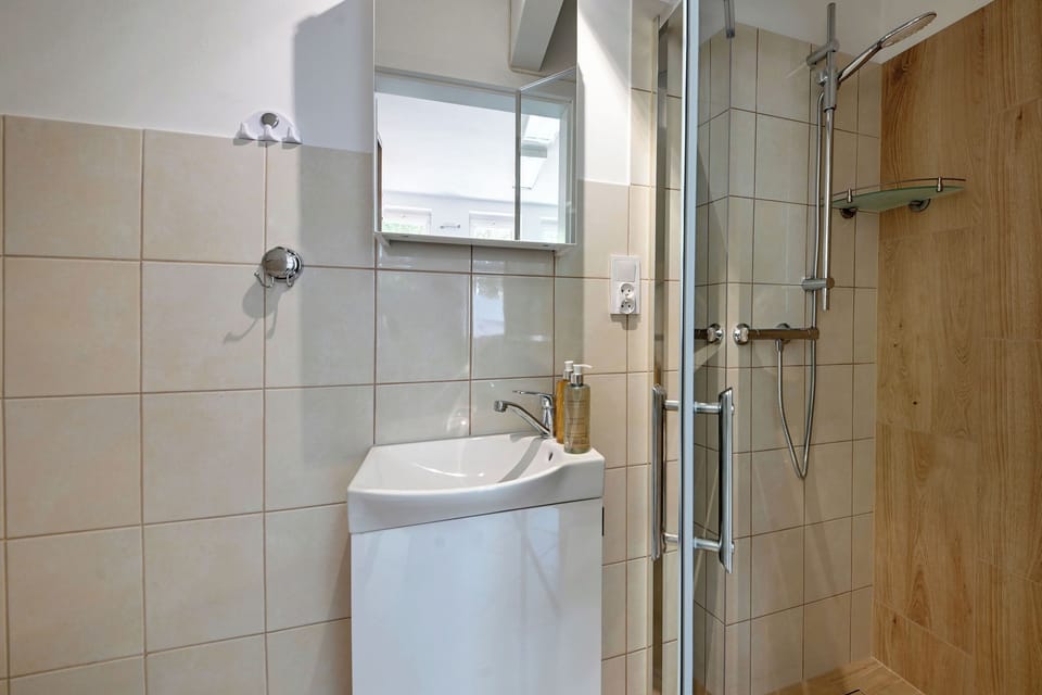 Studio | Bathroom