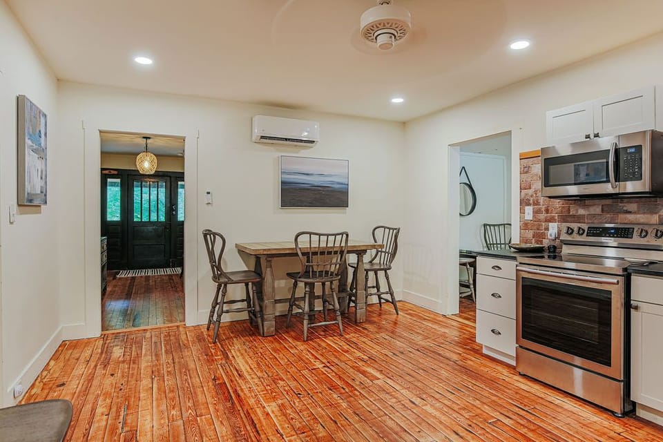 Cottage, Private Bathroom (Bluebird Cottage) | Shared kitchen