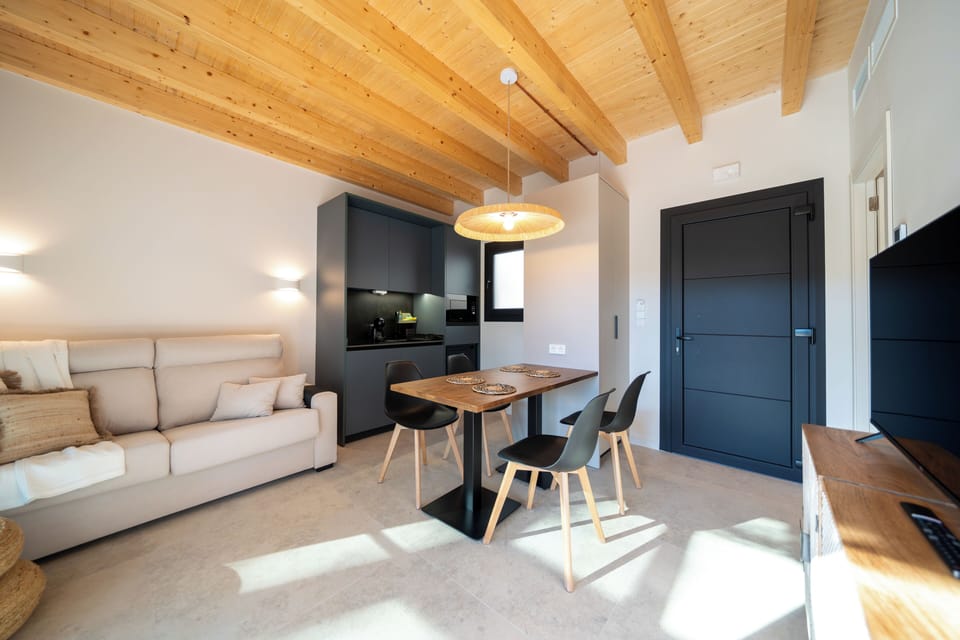 Cottage, Garden View | Living area | LCD TV