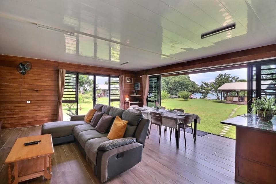 Comfort House, Sea View | Living area | 140-cm Smart TV with digital channels